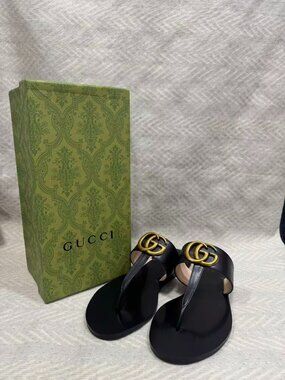 GUCCI Women's black sandals